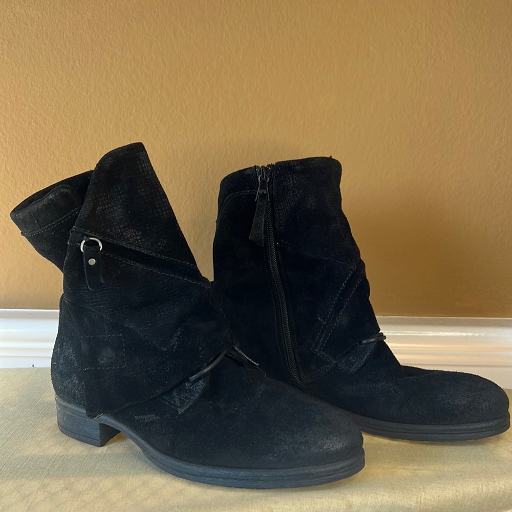 Miz Mooz NYC Black Suede Leather Moto Booties Flap Laces Ankle Zipper 39 8.5 - 9